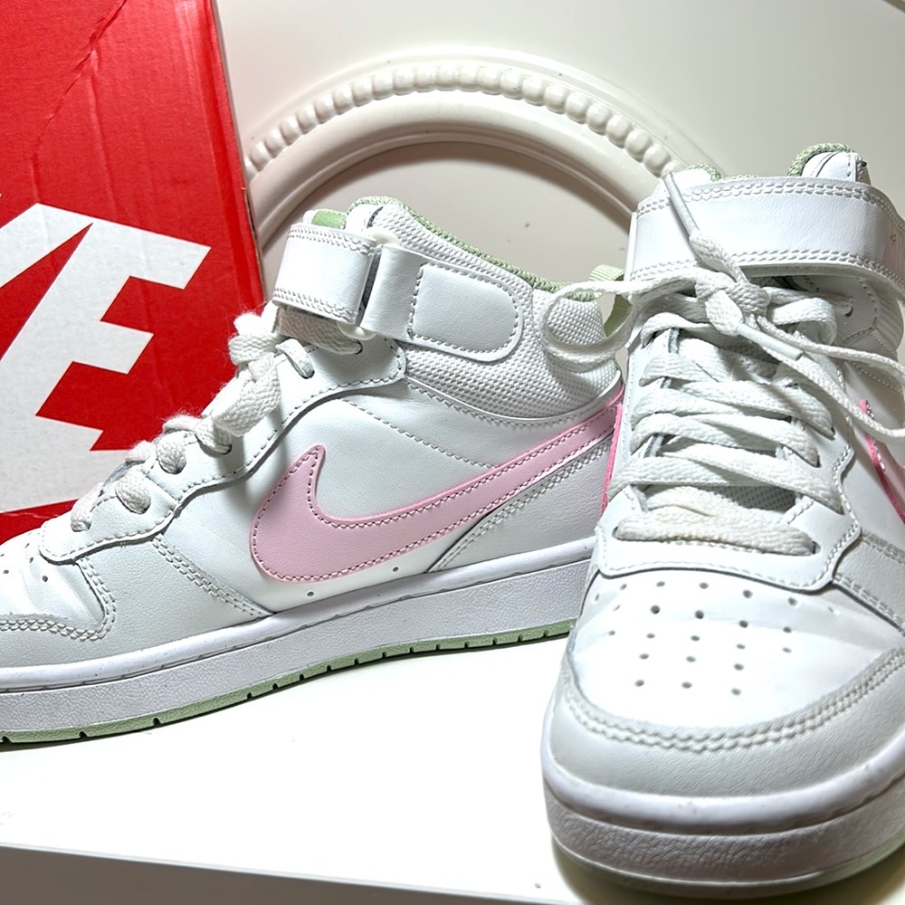 GIRLS' NIKE BIG KID COURT BOROUGH MID 2 SNEAKERS